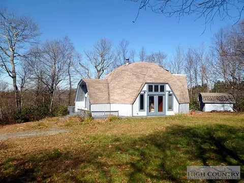 131 Crestview Ln, Boone, NC 28607 photo 1