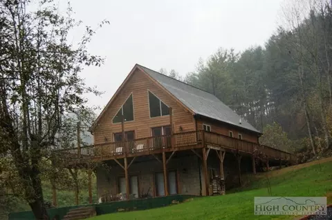 643 Hidden Mountain Ln, Crumpler, NC 28617 photo 1