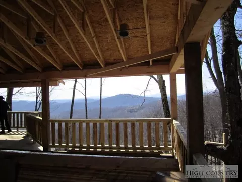 538 Tomahawk Dr, Todd, NC 28684 photo 2