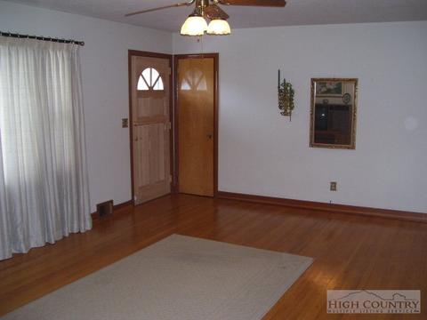 174 Wiley St, Jefferson, NC 28640 photo 5