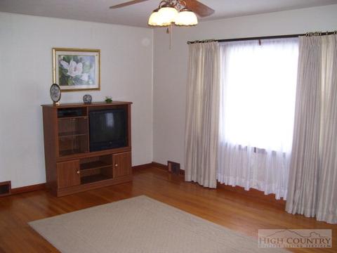 174 Wiley St, Jefferson, NC 28640 photo 4