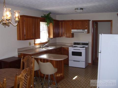 174 Wiley St, Jefferson, NC 28640 photo 2