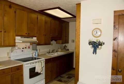 766 Big Windfall Rd, Lansing, NC 28643 photo 9