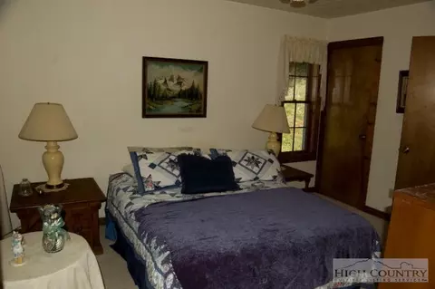 766 Big Windfall Rd, Lansing, NC 28643 photo 10