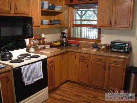 672 Rhymer Branch Rd, Deep Gap, NC 28618 photo 5
