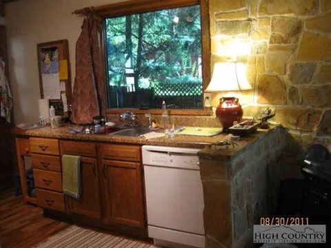 672 Rhymer Branch Rd, Deep Gap, NC 28618 photo 3