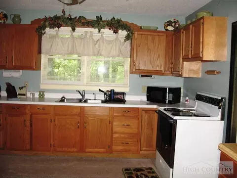 4818 Big Ivy Rd, Purlear, NC 28665 photo 6