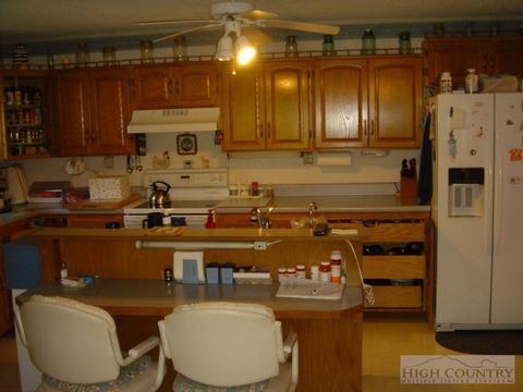 175 Thunder Ln, Boone, NC 28607 photo 2
