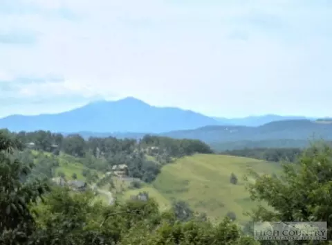300 Summit Park Cir, Blowing Rock, NC 28605 photo 2