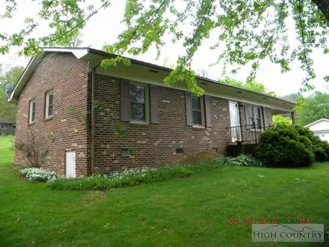 119 Front St, Sparta, NC 28675 photo 4