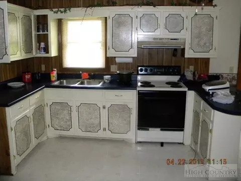119 Front St, Sparta, NC 28675 photo 6