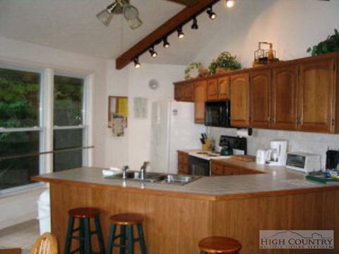 135 Skiloft, Beech Mountain, NC 28604 photo 3