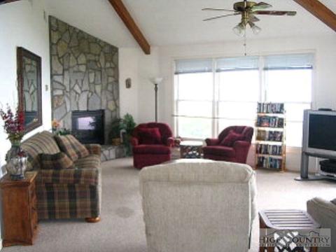 135 Skiloft, Beech Mountain, NC 28604 photo 2