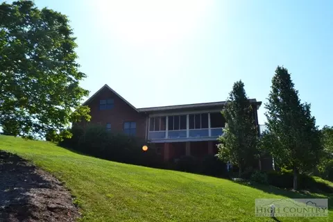 90 Stringer Dr, West Jefferson, NC 28694 photo 2