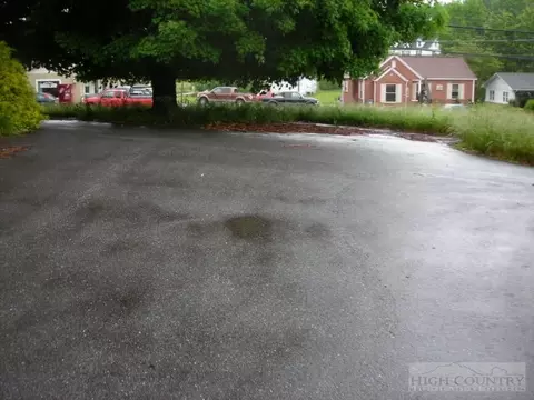 355 Main St, Jefferson, NC 28640 photo 9