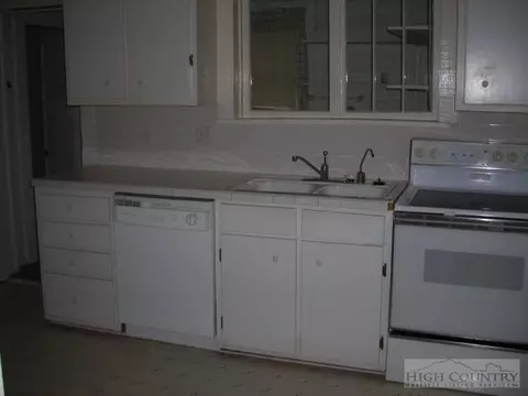 355 Main St, Jefferson, NC 28640 photo 2