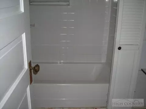 355 Main St, Jefferson, NC 28640 photo 5
