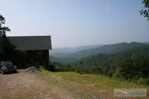 861 Bobcat Mountain Ln, Purlear, NC 28665 photo 2