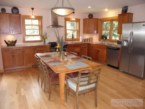 729 Graystone, Independence, VA 24348 photo 5
