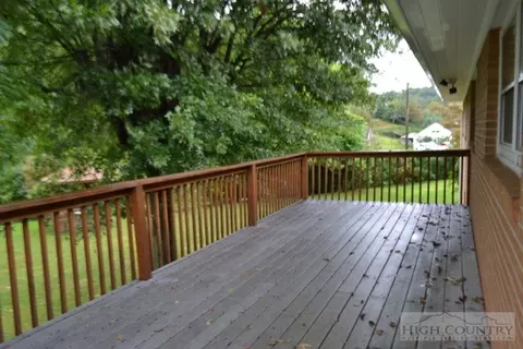 346 Main St, Jefferson, NC 28640 photo 5