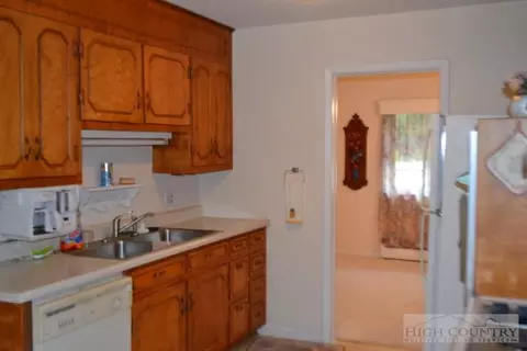 346 Main St, Jefferson, NC 28640 photo 9