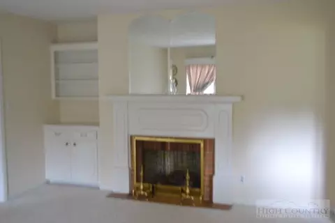 346 Main St, Jefferson, NC 28640 photo 7