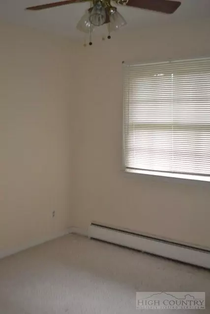 346 Main St, Jefferson, NC 28640 photo 10