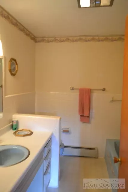 346 Main St, Jefferson, NC 28640 photo 11