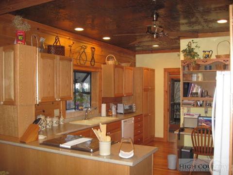 119 Sandy Pt, Deep Gap, NC 28618 photo 10
