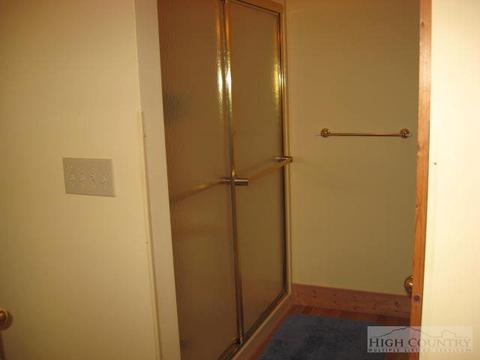 119 Sandy Pt, Deep Gap, NC 28618 photo 5