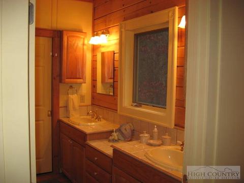 119 Sandy Pt, Deep Gap, NC 28618 photo 4