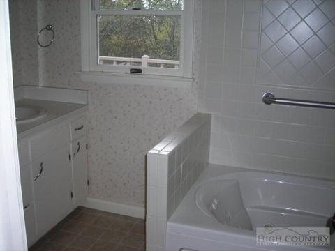 219 Hickory Knl, Deep Gap, NC 28618 photo 12