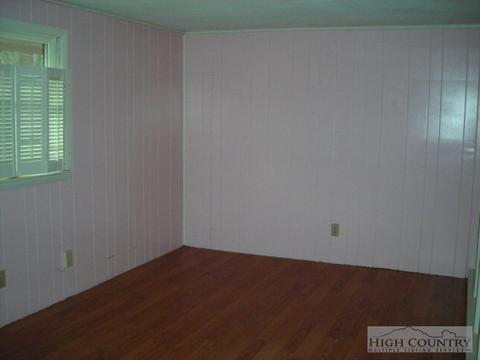 219 Hickory Knl, Deep Gap, NC 28618 photo 11