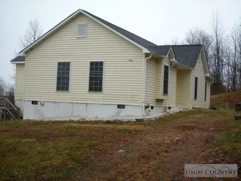 1086 Chestnut Ridge Trl, Seven Devils, NC 28604 photo 2