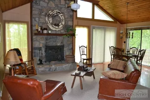 286 Deer Run, Deep Gap, NC 28618 photo 2
