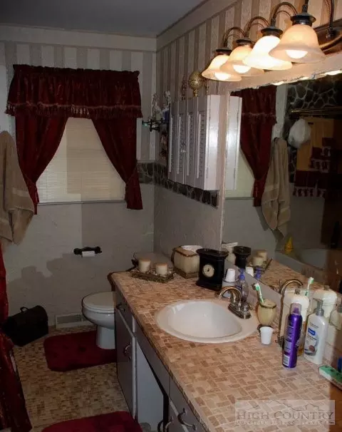 145 Ragan Rd, Todd, NC 28684 photo 3
