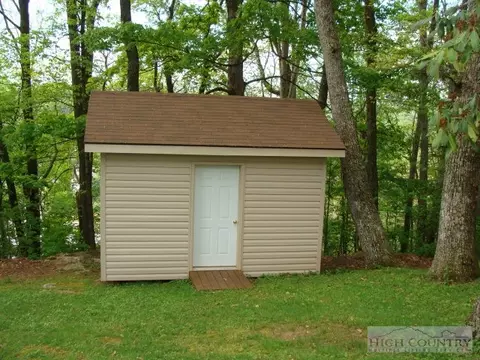 225 Crest Dr, Boone, NC 28607 photo 10
