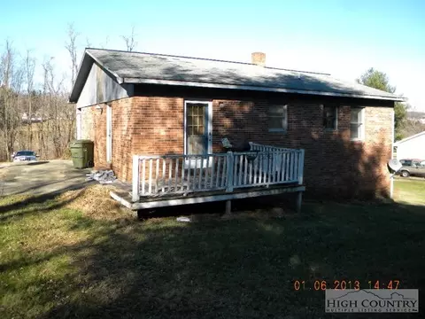 91 Front St, Sparta, NC 28675 photo 4