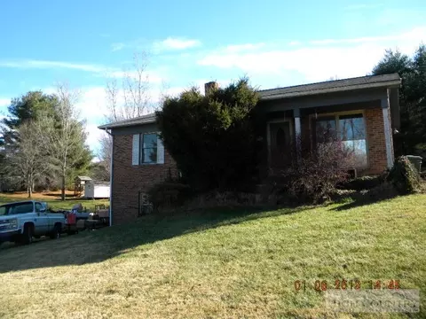 91 Front St, Sparta, NC 28675 photo 2