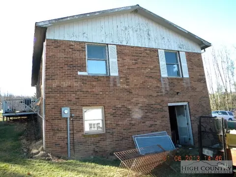 91 Front St, Sparta, NC 28675 photo 3
