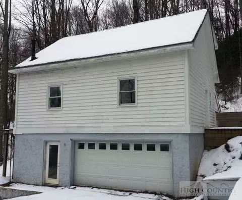 607 Farthing Hayes, Boone, NC 28607 photo 2