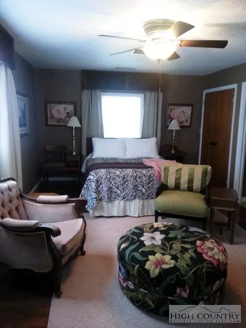 607 Farthing Hayes, Boone, NC 28607 photo 3