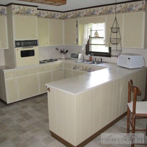 208 Harrison Rd, Boone, NC 28607 photo 5