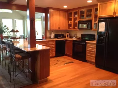 2457 Hickory, Boone, NC 28607 photo 3