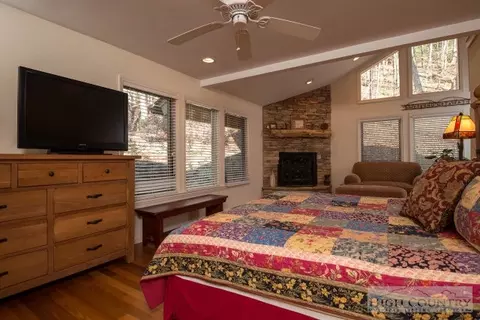 2457 Hickory, Boone, NC 28607 photo 9