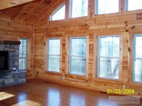 104 Hickory Ln, Beech Mountain, NC 28604 photo 2