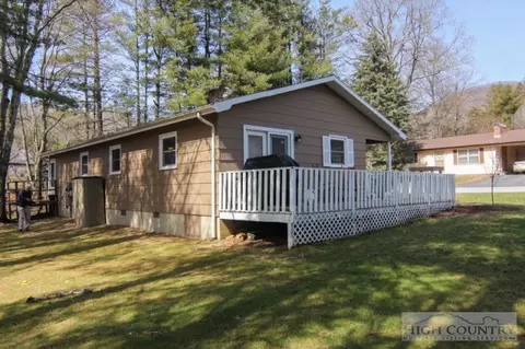 131 Maple Dr, Boone, NC 28607 photo 2