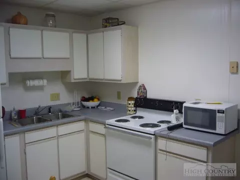 498 Pinnacle, Boone, NC 28607 photo 2
