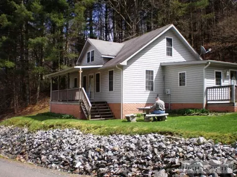 235 Howell Rd, Lansing, NC 28643 photo 2