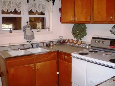 235 Howell Rd, Lansing, NC 28643 photo 14
